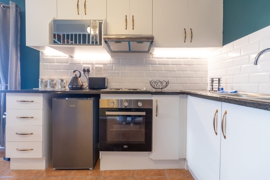 To Let 2 Bedroom Property for Rent in Whispering Pines Western Cape